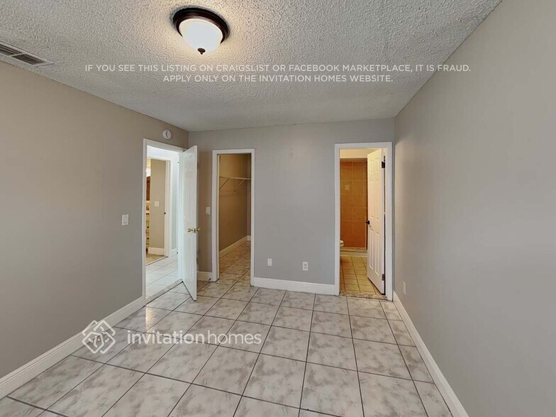 Building Photo - 302 Iowa Woods Cir W