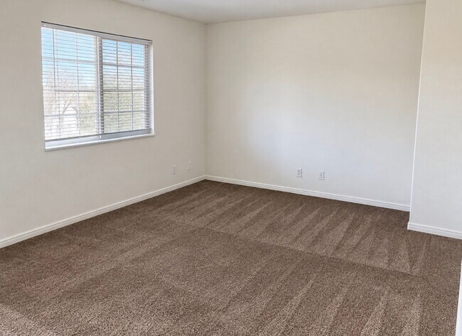 Building Photo - 67 N 200 E