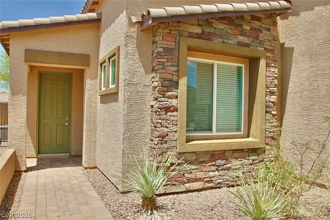 Building Photo - 2124 Del Aqua Ave