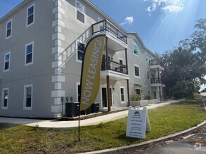 Building Photo - Luxury 2 Bed 2 Bath, Downtown Eustis Full ...