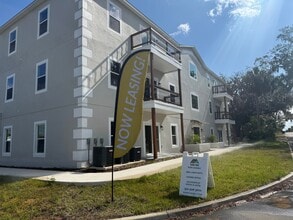 Building Photo - Luxury 2 Bed 2 Bath, Downtown Eustis Full ...