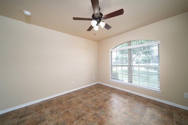 Building Photo - 2024 Silverwater Ct