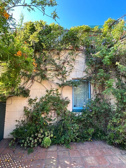 Building Photo - 212 3rd Ave