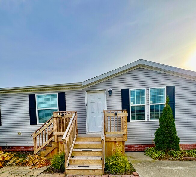 Building Photo - 11097 Indianwood Ct