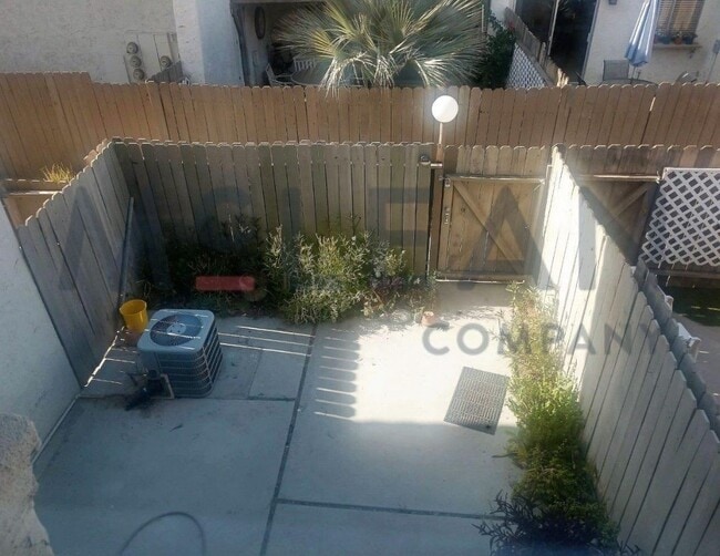 Building Photo - Two-Bedroom Townhome with Garage!