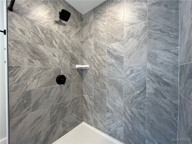 Building Photo - 10985 Main St