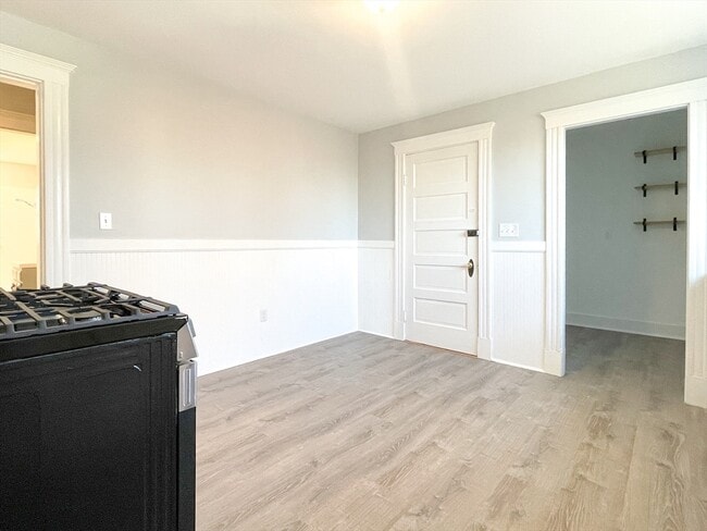 Building Photo - 21 Crest Ave