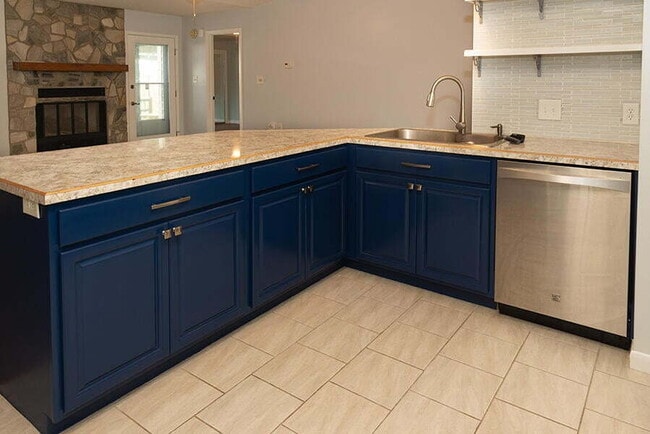 Building Photo - "Charming 3-Bedroom Retreat in Mary Esther!"