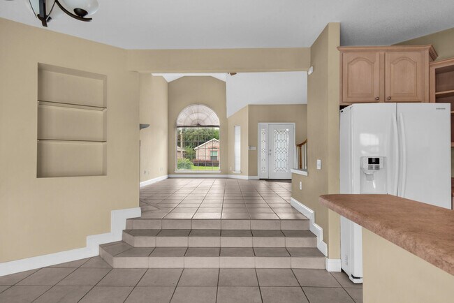 Building Photo - 879 Van Dyke Dr