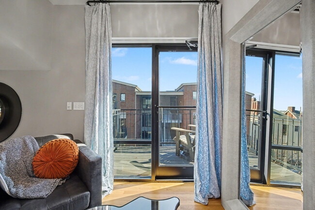 Building Photo - 261 S Limestone