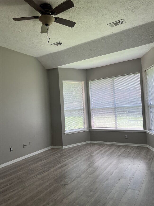 Building Photo - 15707 Rosewood Hill Ct