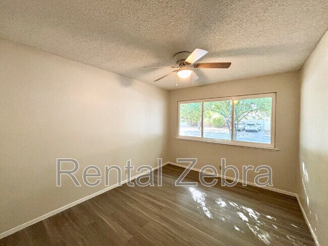 Building Photo - 3047 Bedford Dr