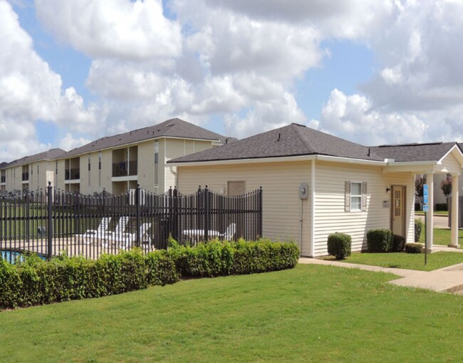 Building Photo - Fox Creek Apartments Shrevport