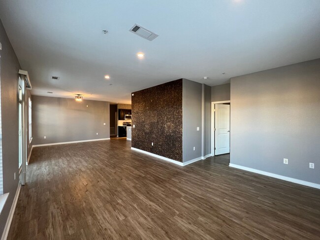 Building Photo - Incredible First Floor Corner Loft at Via ...