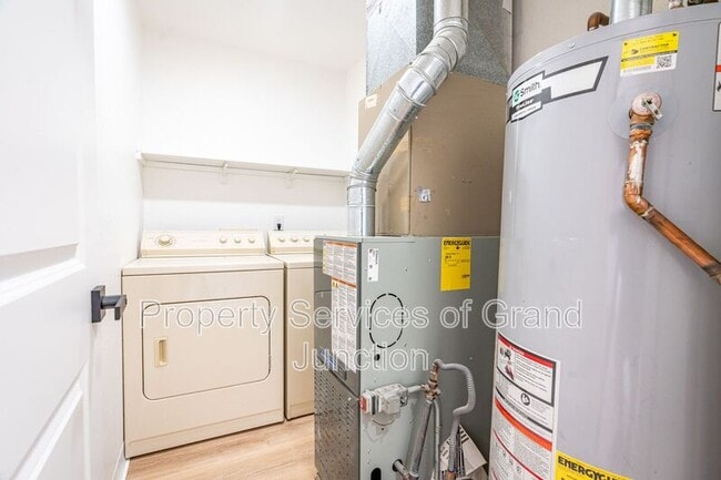 Building Photo - 3238-D 1/4 D 1/4 Rd