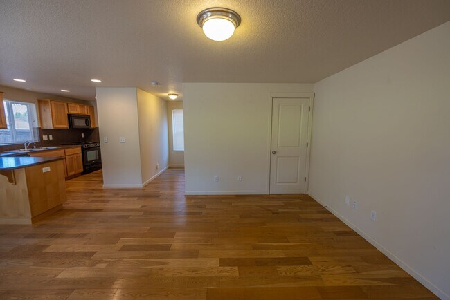 Building Photo - Three bedroom home in Orchards. - Central Air