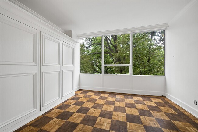 Building Photo - 2701 Westheimer Rd