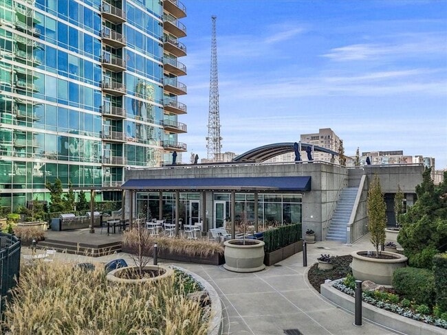 Building Photo - 943 Peachtree St NE