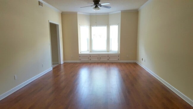 Building Photo - 410 S College St