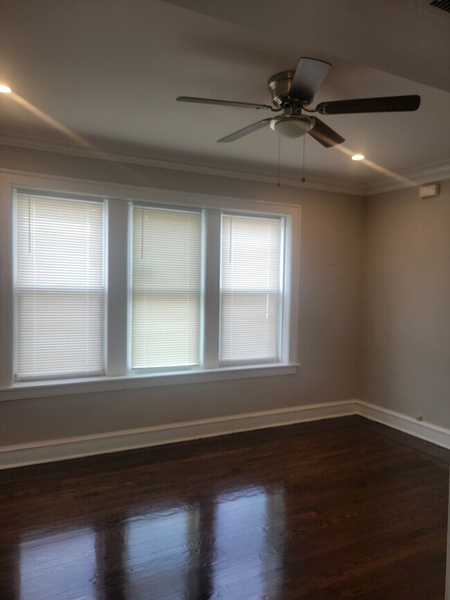 Building Photo - 7918 S Essex Ave