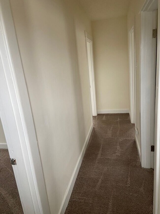 Building Photo - 3 Bedroom, 2 Bath w/Full Finished Basement and Lots of Charm