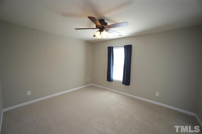 Building Photo - Spacious Home w/ Private Backyard