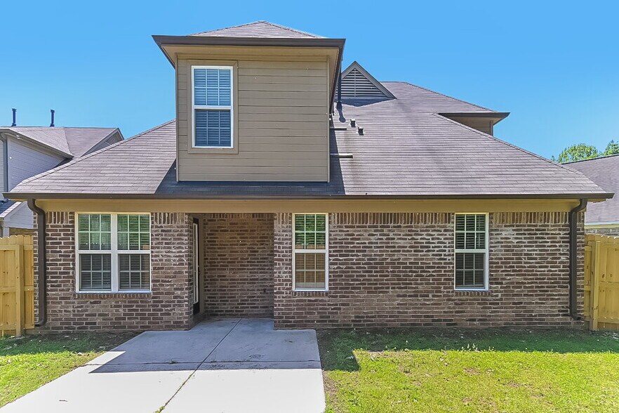 Building Photo - 9840 White Poplar Dr