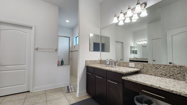 Building Photo - Lakeview Turnkey Furnished Home with Resor...