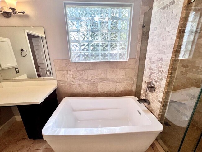 Building Photo - 16902 Sandy Reef Ct