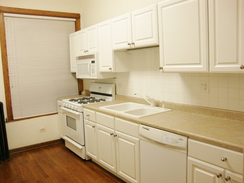 Kitchen - 3538 N Reta Ave