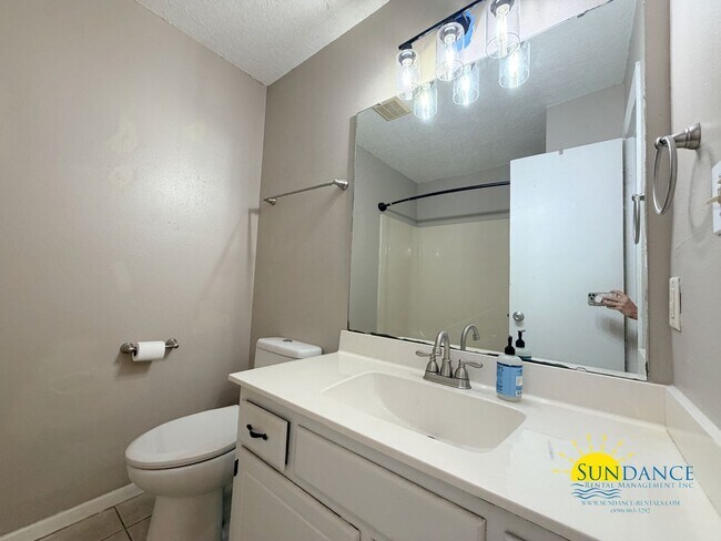 Building Photo - 705 Terrance Ct