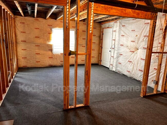 Building Photo - 1439 W Stable St