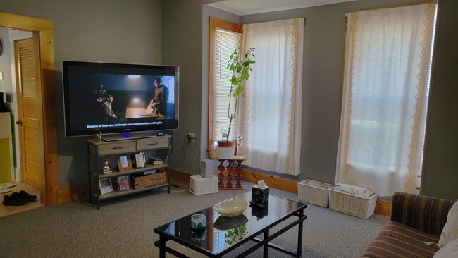 Building Photo - 7 Pearl St