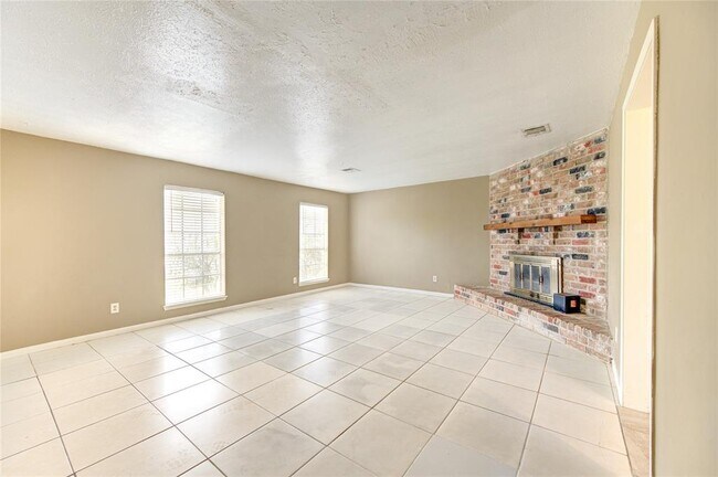 Building Photo - 1371 New Tree Ln