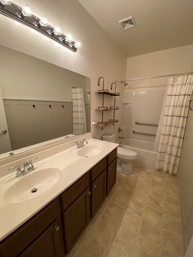 Building Photo - Exceptional 4BR/2BA Home in Magma Ranch! T...