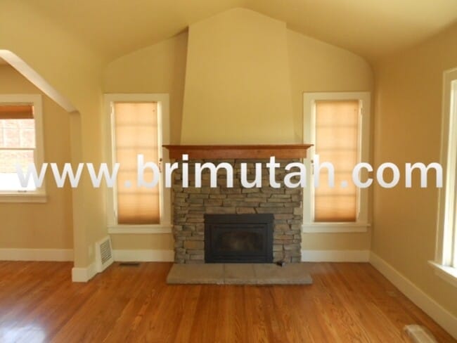 Building Photo - 1341 E Kensington Ave