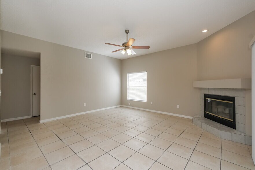 Building Photo - 13423 Beechberry Dr