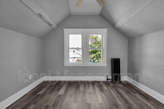 Building Photo - 694 Main St