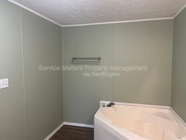 Building Photo - 9840 Redland Rd