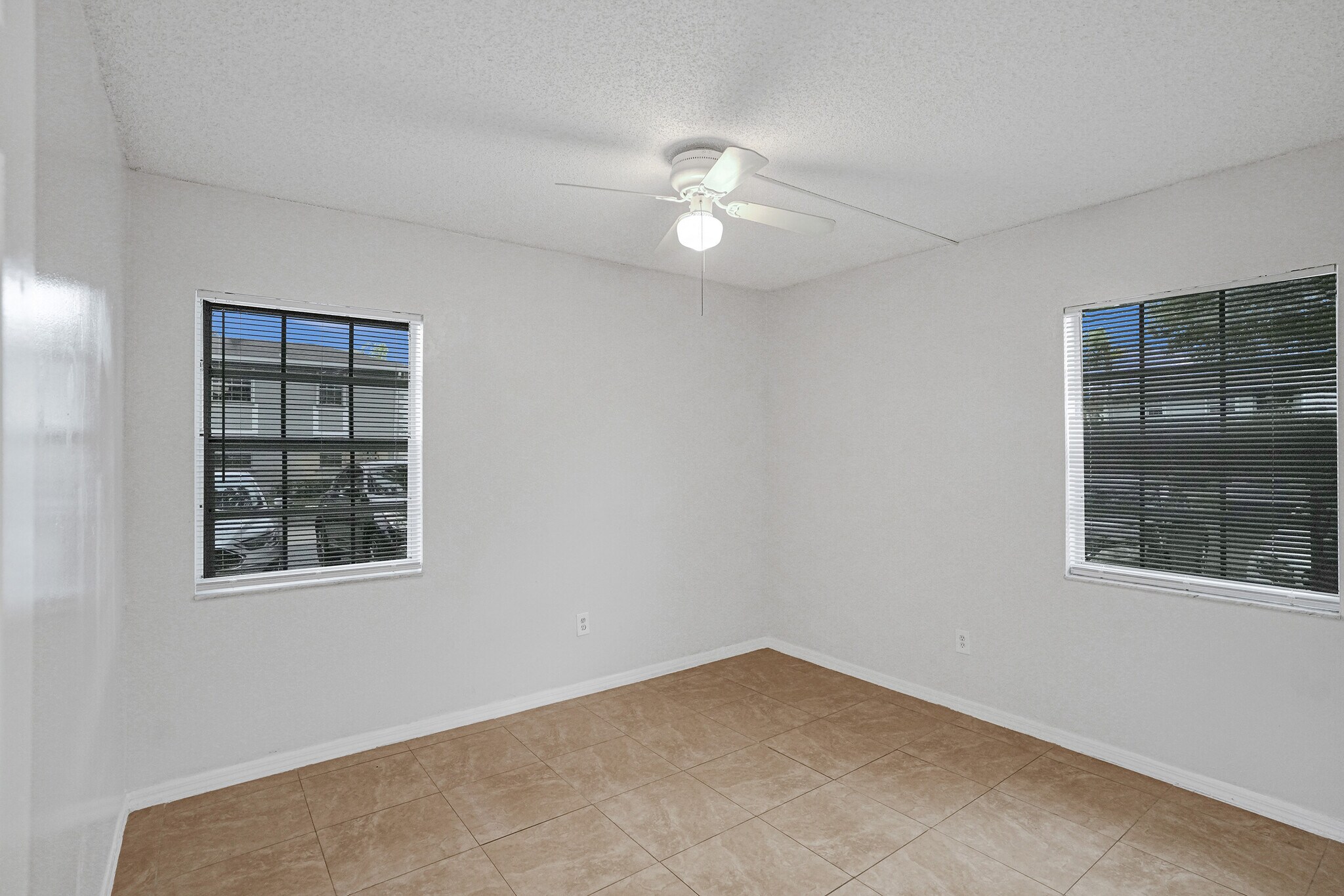 Building Photo - 447 NE 210th Circle Ter