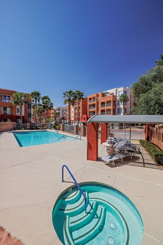 Building Photo - Sought after Park Avenue Condominiums/Top Floor Three Bedroom