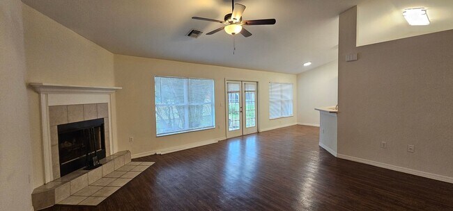 Building Photo - 1530 SW 19th Ave
