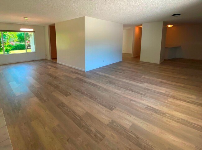 Building Photo - Coming Soon - Green Valley Home in Lovely Park-like Setting