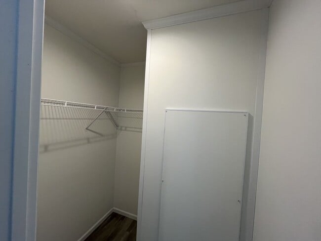 Building Photo - 4 Drake Ln