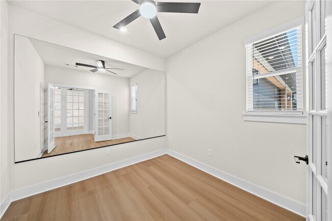 Building Photo - 951 Moksha St