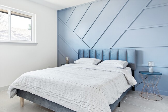 Building Photo - 2212 Parkhaven Dr