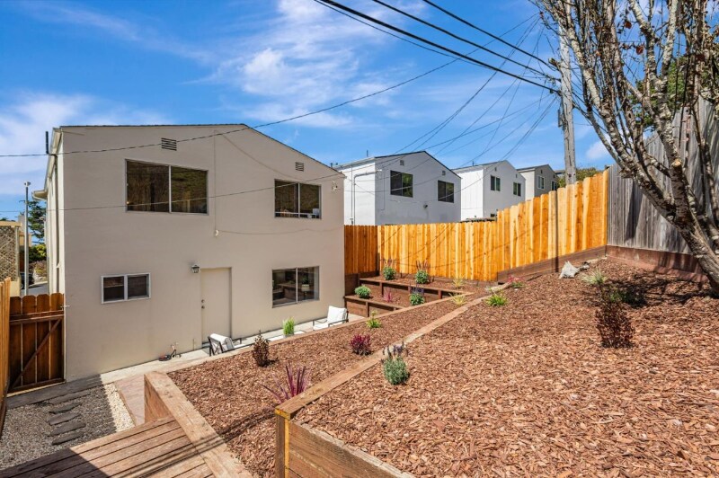 Building Photo - 157 Longview Dr