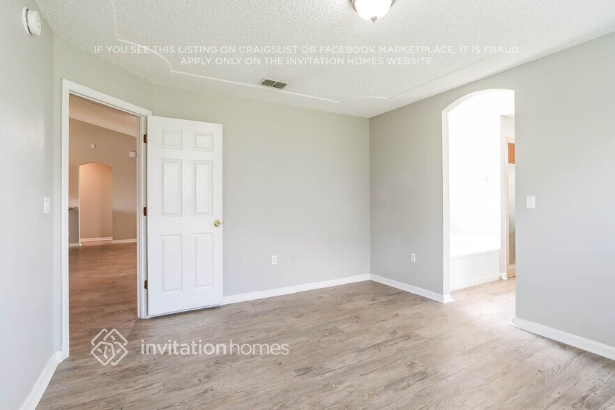 Building Photo - 9785 Oxford Station Dr