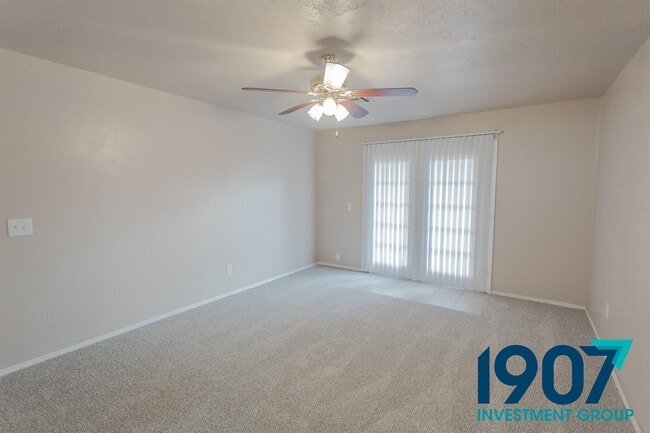 Building Photo - 1127 Berwyck Dr