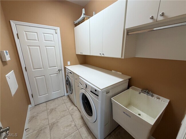 Building Photo - 16511 Whispering Trace Ct